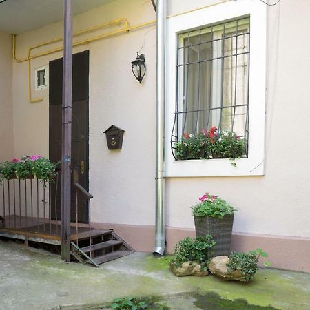 Cozy Apartment On Yevreiska Street Odesa Exterior foto