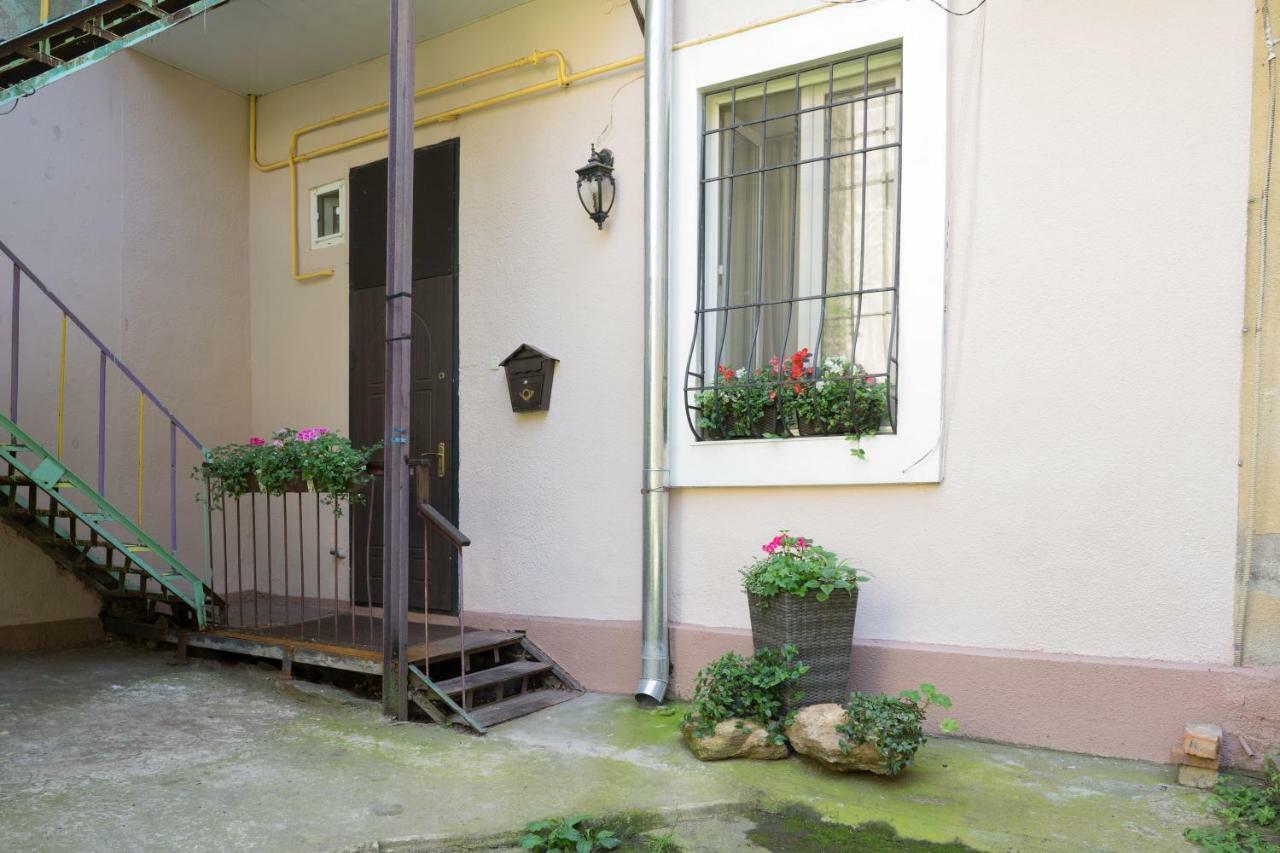 Cozy Apartment On Yevreiska Street Odesa Exterior foto